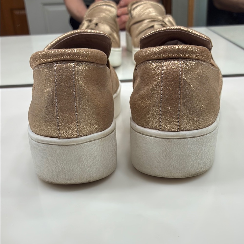 Donald J. Pliner Celeste Gold Metallic Slip-On Sneakers Size 6.5 - Picture 5 of 7